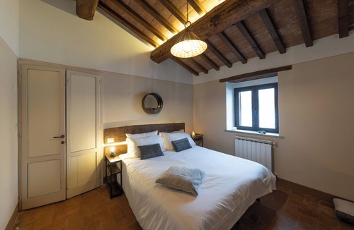 Fraccano House | Breathtaking Hillside Retreat - Renovated Apt with Infinity-View Pool