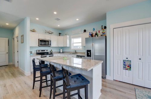 Breezeswept Beach Estates House | Breezeswept, Pool & Jacuzzi, Ocean views, 2 large decks, Quick Access to Water.