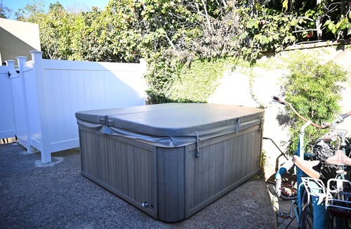 El Segundo House | Bright 2BR Home w/Closets & In-Unit Washer/Dryer in El Segundo