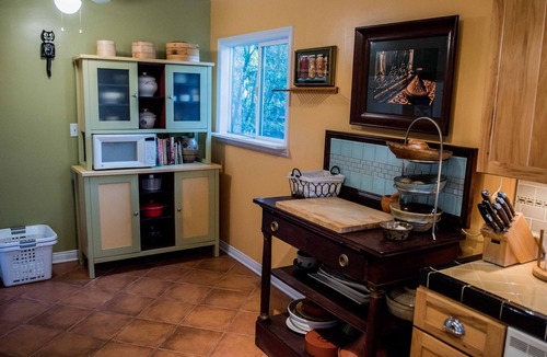 North Hollywood House | Bright and Cheerful North Hollywood House - In Quiet Neighborhood!