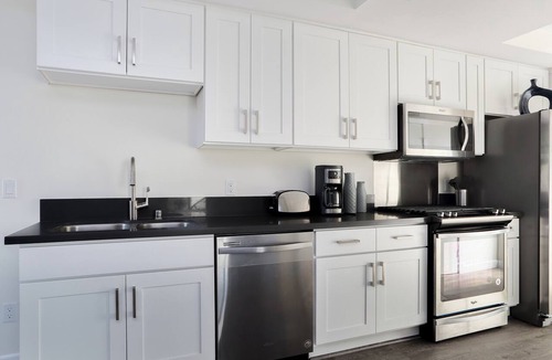 Pasadena Apartment | Bright and Comfy Studio in Downtown Pasadena