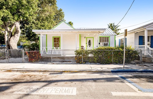 Old Town House | Bright Keys Cottage with Enclosed Yard, Deck, Porch, Partial, AC, & WiFi