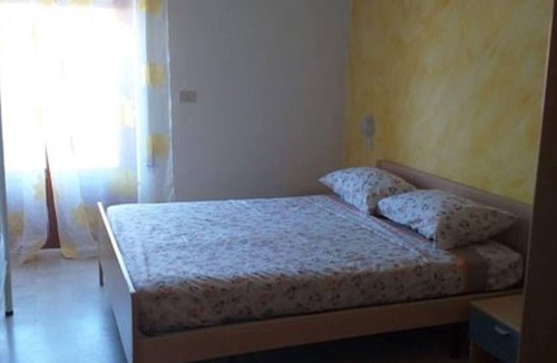 Pineto Bed & Breakfast | Bright quadruple room a stone throw from the sea