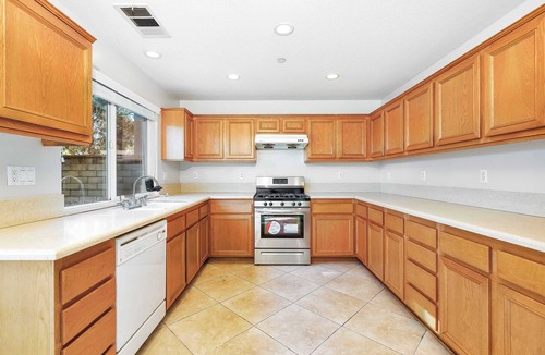 Fontana House | Bright & Roomy 4BR｜Fenced Yard｜Close to Park｜Flexible Stay Options#41327