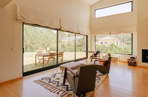 Outeiro da Cabeca House | Bright, Space and Comfort Home in the village