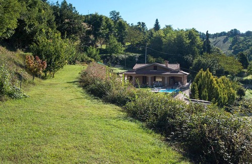 Smerillo Villa | Bright villa with wonderful views of the Sibillini mountains, private swimming pool