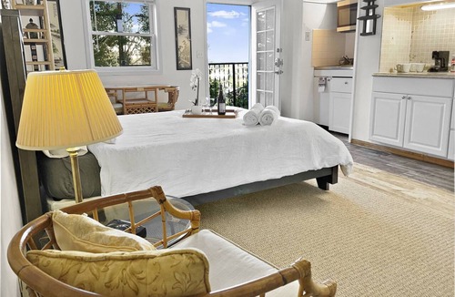 Hollywoodland Apartment | Bucket List Stay Secret Stairs Apt Hollywood Hills