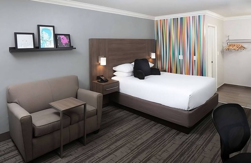 Temecula Hotel | Budget-Friendly Stay in Signature Temecula! Free Parking, Onsite Swimming Pool