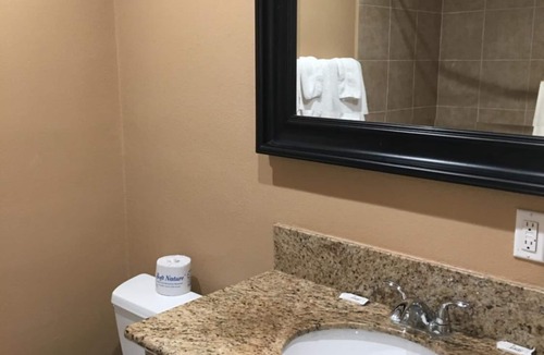 Lawndale Hotel | Budget Inn