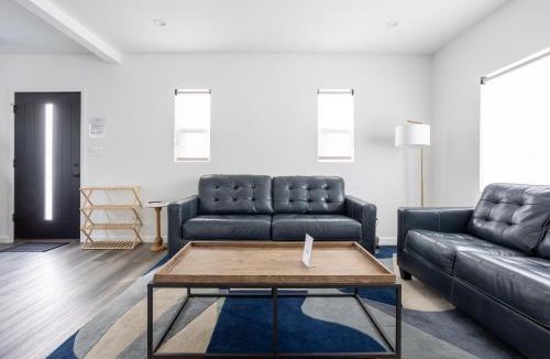 Los Angeles Villa | Bungalow w Free Parking 4 min from SoFi, 8min from airport