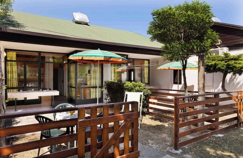 Casal Borsetti House | Bungalow with air conditioning, internet, garden and pool