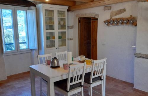 Boragni Apartment | Cà di Pippo "Volpe" appartamento ristrutturato