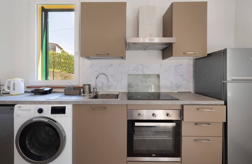 Finale Ligure Apartment | Ca di perti Apartment 1 with Wi-Fi, A/C & Garden
