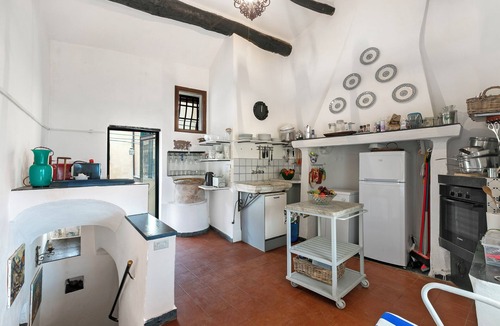 Caio House | Ca Veggia for Nature Lovers with Views & Garden, Stellanello, Italy