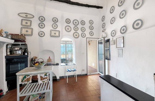 Caio House | Ca Veggia for Nature Lovers with Views & Garden, Stellanello, Italy