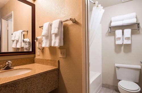 Cajon Junction Hotel | Cajon Pass Inn