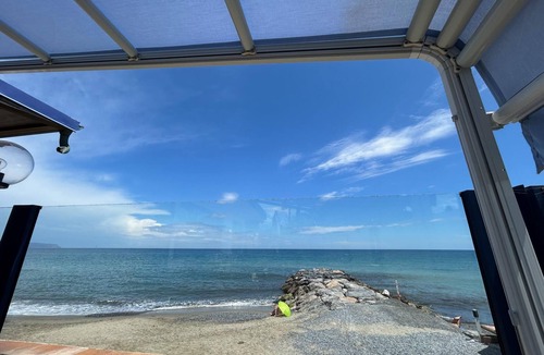Colletta Apartment | Caprice Flat Sleeps 4 with Garden