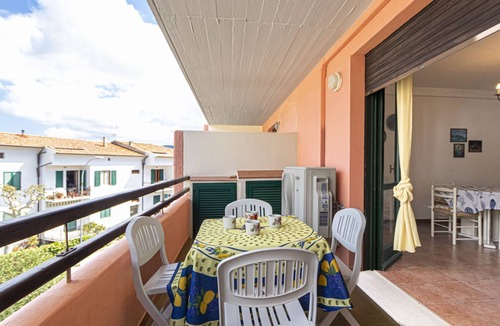 Marina di Campo Apartment | Carlotta, apartment a few steps from the pedestrian center of Marina di Campo equipped with air cond