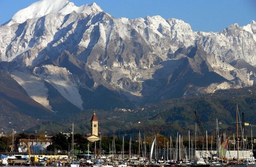 Carrara Apartment | Carrara center apartment, academy and quarries