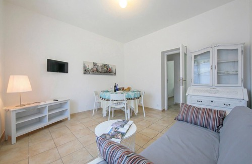 Ispra Apartment | Casa Al Caprifoglio - Ispra Apartment 600m From Beach, Ispra, Italy