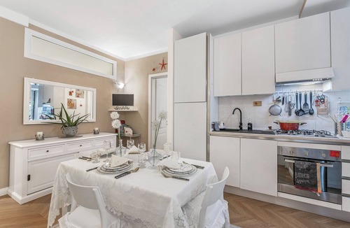 Alassio Apartment | Casa Amorosa Town Center with Terrace and A/C, Alassio, Italy