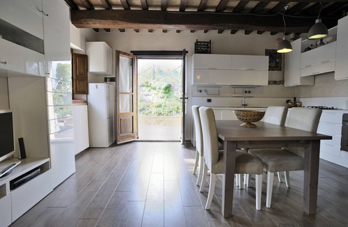 Montone House | Casa Avena guest house in Montone with big garden