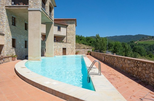 Gaiole in Chianti Villa | Casa BD in Gaiole - 150 m² apartment with a view & travel guide - sleeps 8