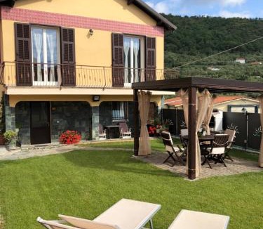 Caravonica House | Casa Bea con Piscina e giardino