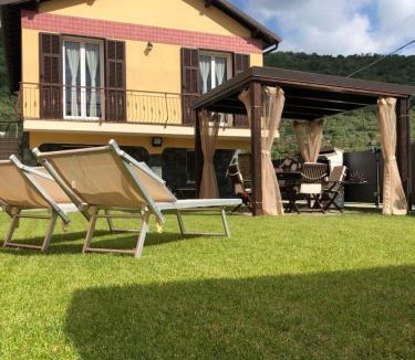 Caravonica House | Casa Bea con Piscina e giardino