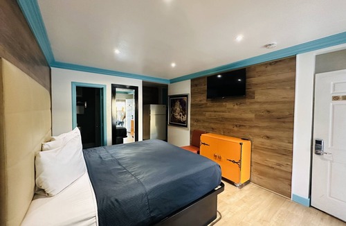 Whittier Hotel | Casa Blanca Inn & Suites