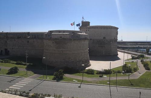 Civitavecchia Apartment | Casa Cavallotti - modern apartment between Train station and Port