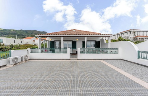 Ribeira Cha House | Casa da Adega - Holiday Home 2 Minutes from the Beach