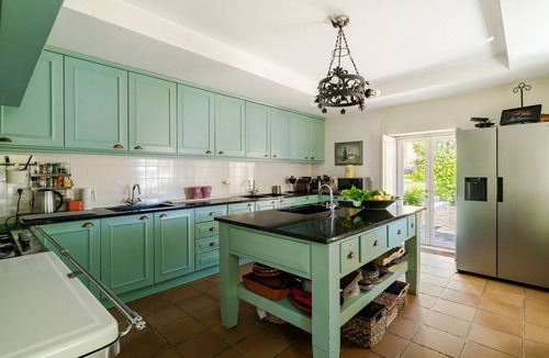 Gemeses House | Casa da Barca do Lago – Historic Elegance by the River Near Porto