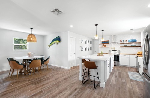 New Town House | CASA DE CANAL ~ Beautiful Renovated 3 BR, 2 Bath Canal Front Home w/Dockage!