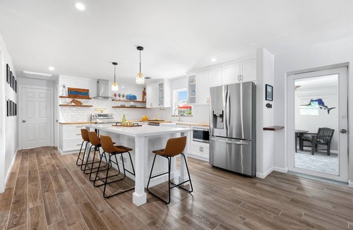New Town House | CASA DE CANAL ~ Beautiful Renovated 3 BR, 2 Bath Canal Front Home w/Dockage!