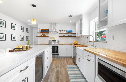 New Town House | CASA DE CANAL ~ Beautiful Renovated 3 BR, 2 Bath Canal Front Home w/Dockage!