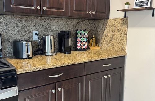Lennox House | Casa de Luxe – Modern 3BR Near SoFi & LAX Sleeps 8