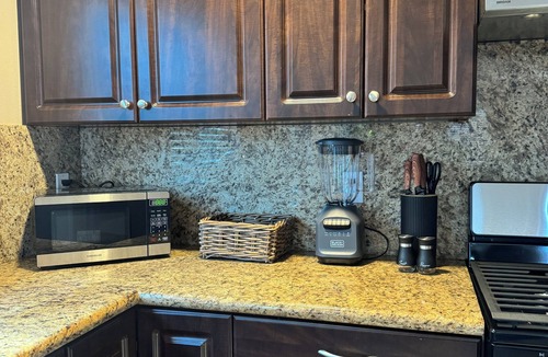 Lennox House | Casa de Luxe – Modern 3BR Near SoFi & LAX Sleeps 8