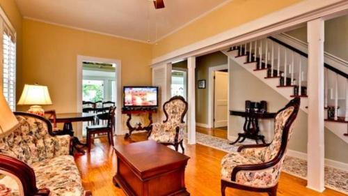 Meadows House | Casa de Rosalie by AvantStay