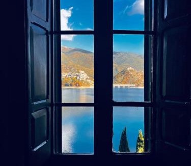 Colle di Tora House | Casa De Sanctis Suite con doppia vista lago