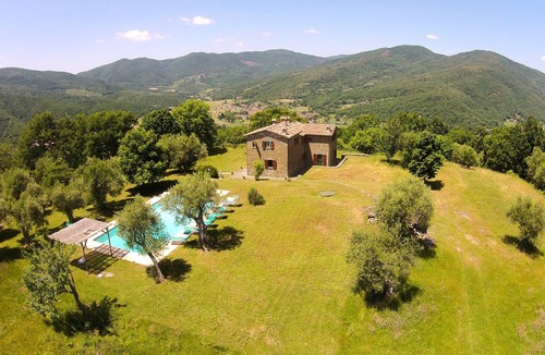 Lisciano Niccone Villa | Casa deli Ulivi: Private pool olive grove, super views, free WiFi, near village.