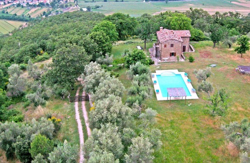 Lisciano Niccone Villa | Casa deli Ulivi: Private pool olive grove, super views, free WiFi, near village.