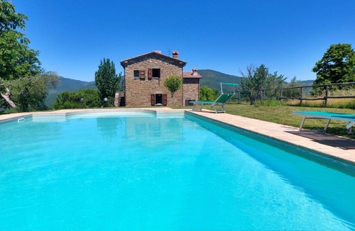 Lisciano Niccone Villa | Casa deli Ulivi: Private pool olive grove, super views, free WiFi, near village.