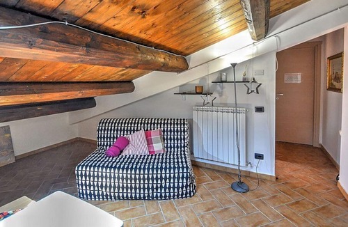 Spoleto House | Casa Geranio A: A modern and graceful apartment situated in a quiet location, a few minutes from the town center, with Free WI-FI.
