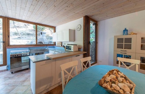 Sant' Andrea Apartment | Casa Greta, just a few steps from the sea