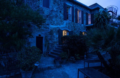 Diano Castello Condo | Casa Klaus: between lake and olive trees