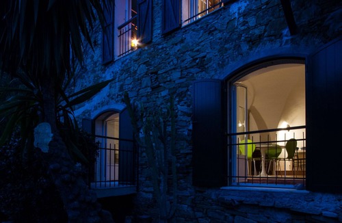Diano Castello Condo | Casa Klaus: between lake and olive trees