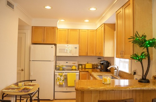 Old Town House | Casa Louisa - XMAS IN KW! 2 Bed in Old Town - Right off Duval/Great Front Porch