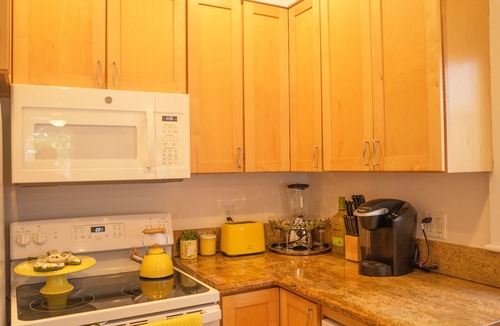 Old Town House | Casa Louisa - XMAS IN KW! 2 Bed in Old Town - Right off Duval/Great Front Porch