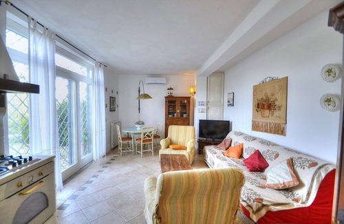 Montalto di Castro House | Casa Micaela A: A welcoming apartment that is part of a villa situated in a quiet location, surrounded by a wonderful garden, with Free WI-FI.